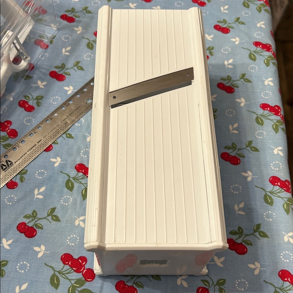 Green and White Cheese Grater Set - Picture 16 of 16